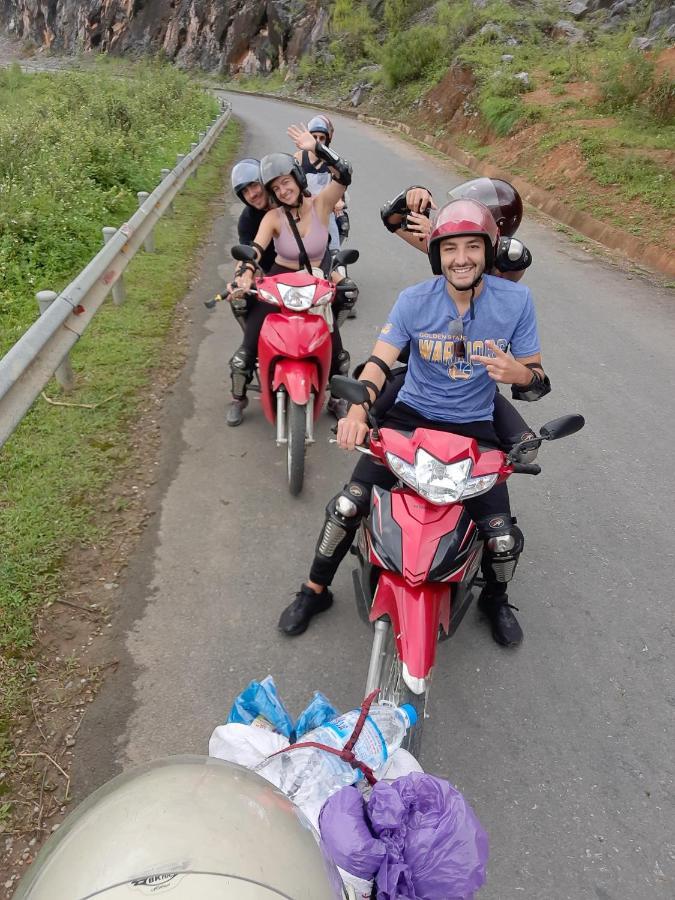 Hg Hostel Provide Tours & Motorbikes Ha Giang Esterno foto