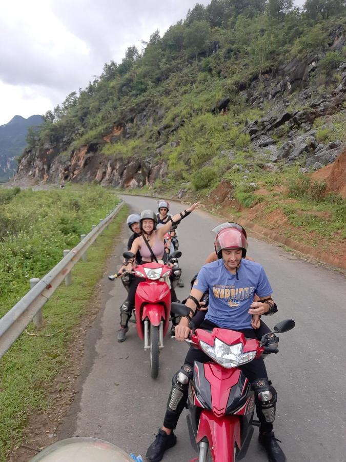 Hg Hostel Provide Tours & Motorbikes Ha Giang Esterno foto