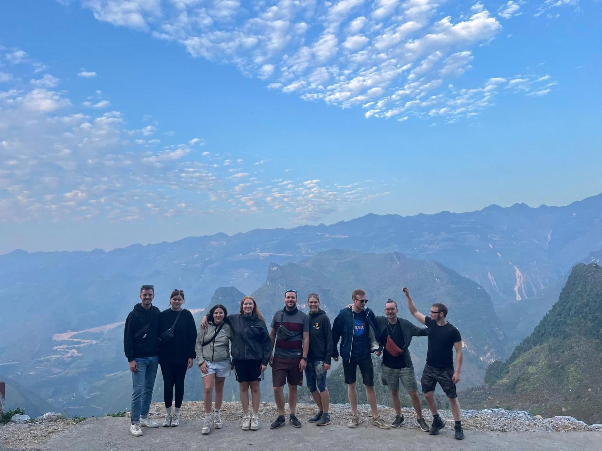 Hg Hostel Provide Tours & Motorbikes Ha Giang Esterno foto